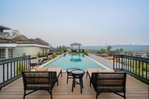 ELIVAAS 1 BHK with Rooftop Pool - Kamerios Skye